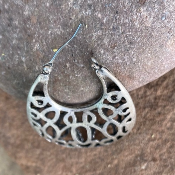 Silver tone Filagree hoop earrings - Picture 5 of 6